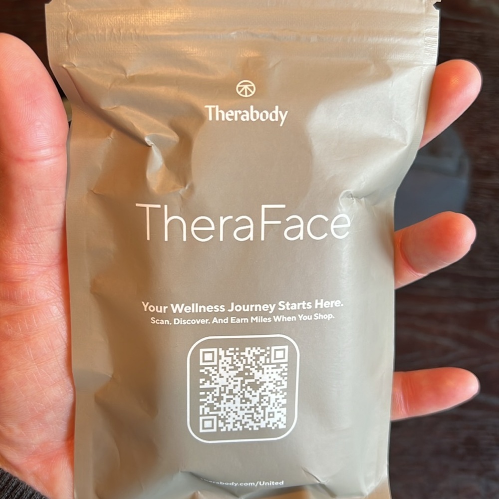 (4/$10) United Airlines Polaris Therabody Amenity Kit Cross Body Belt Bag - Picture 5 of 7